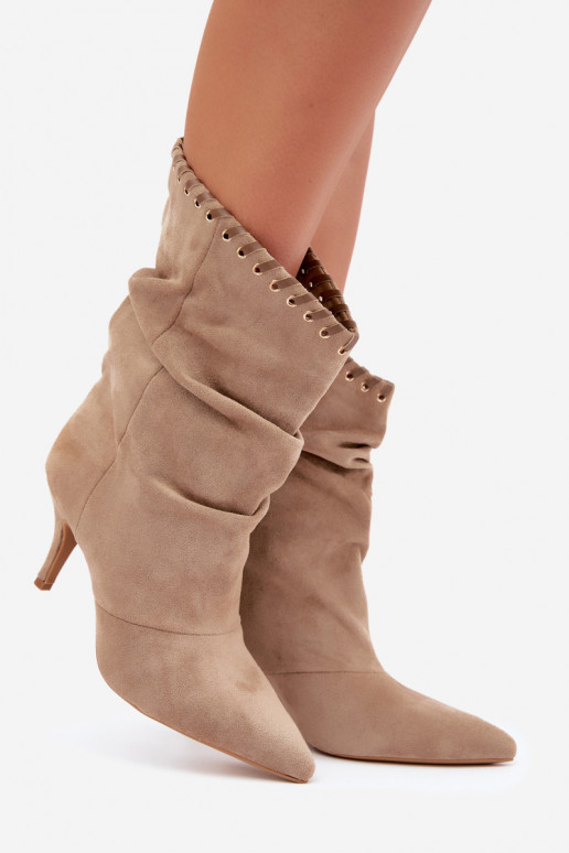 Botines arrugados con tacones finos en color arena Herella