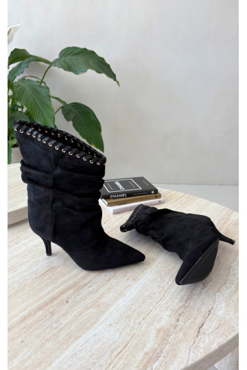 Botines arrugados con tacones finos en color negro Herella 2