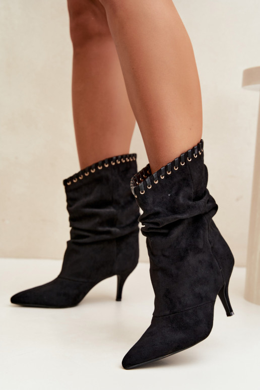 Botines arrugados con tacones finos en color negro Herella
