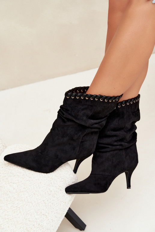 Botines arrugados con tacones finos en color negro Herella