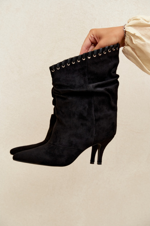 Botines arrugados con tacones finos en color negro Herella