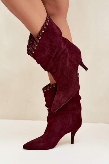 Botines arrugados con tacones finos en color burdeos Herella