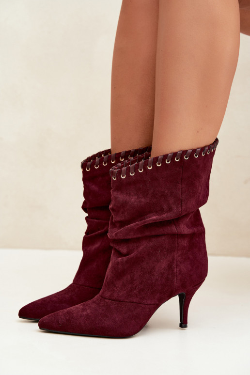 Botines arrugados con tacones finos en color burdeos Herella
