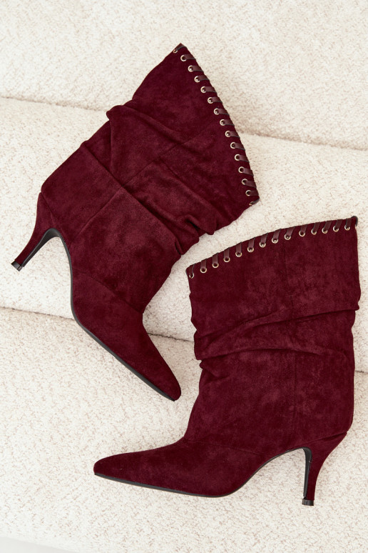 Botines arrugados con tacones finos en color burdeos Herella