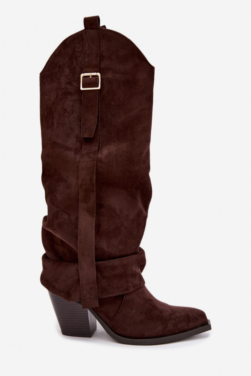 Botas por encima de la rodilla para mujer con tacones, volantes y hebillas en color chocolate Caster