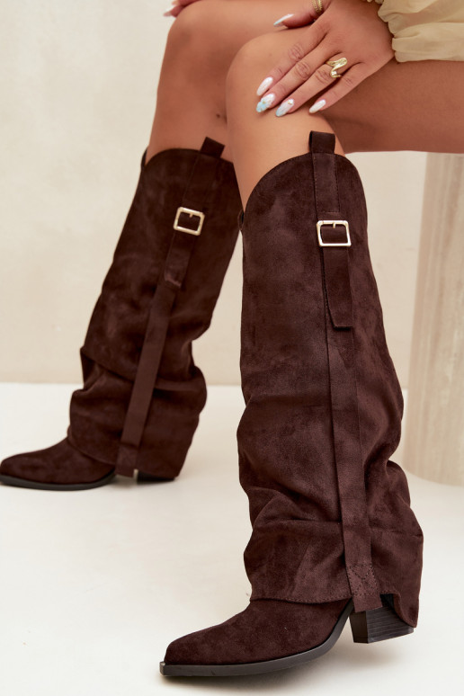 Botas por encima de la rodilla para mujer con tacones, volantes y hebillas en color chocolate Caster