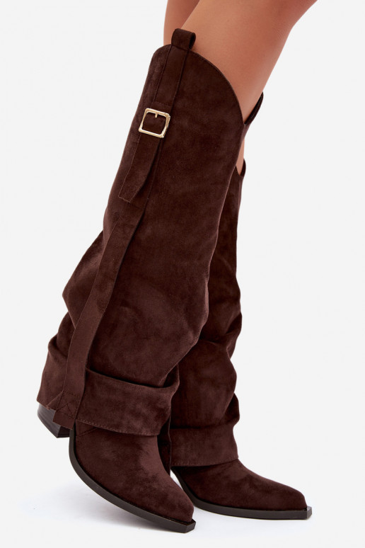 Botas por encima de la rodilla para mujer con tacones, volantes y hebillas en color chocolate Caster