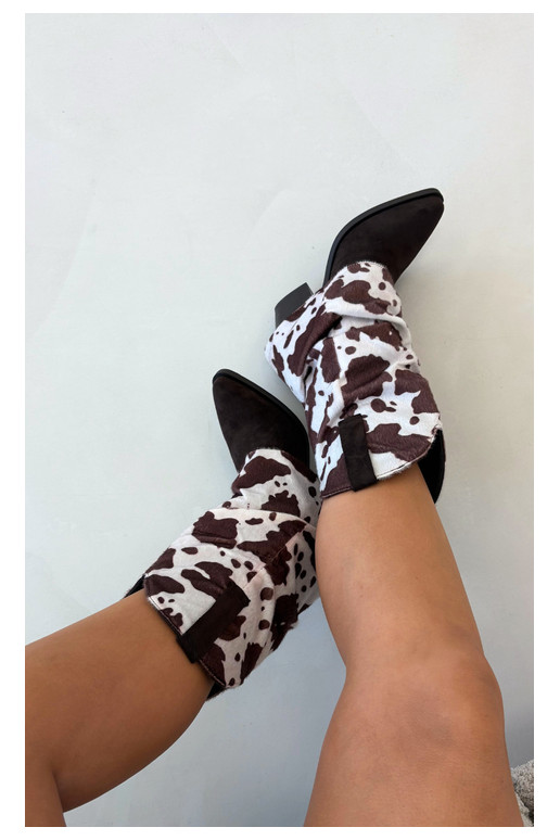 Botines de estilo cowboy con caña curva y tacones en color marrón Havie