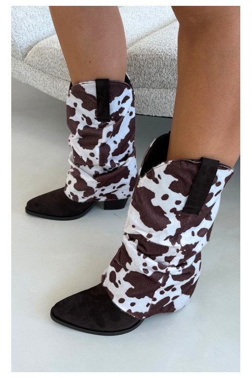 Botines de estilo cowboy con caña curva y tacones en color marrón Havie