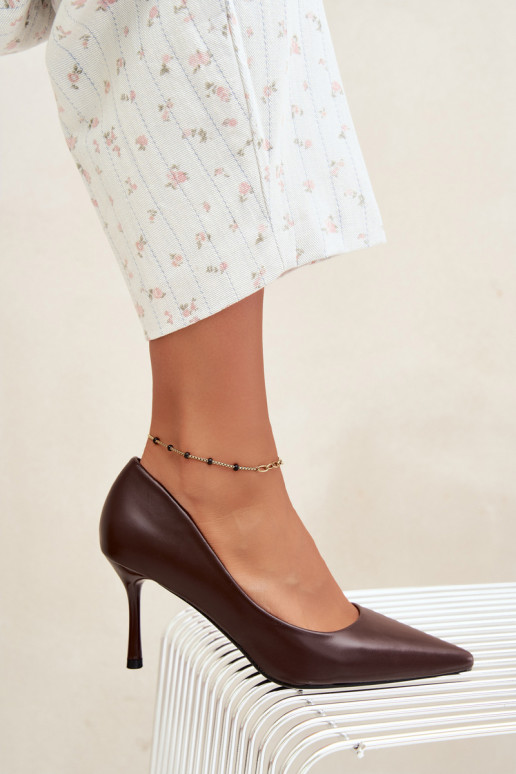 Zapatos de tacón clásicos de cuero sintético, color chocolate Nesha