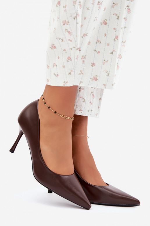 Zapatos de tacón clásicos de cuero sintético, color chocolate Nesha