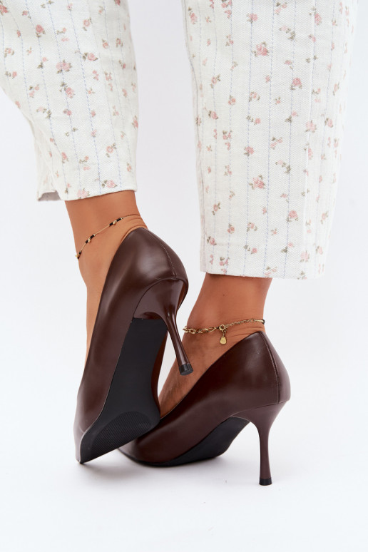 Zapatos de tacón clásicos de cuero sintético, color chocolate Nesha