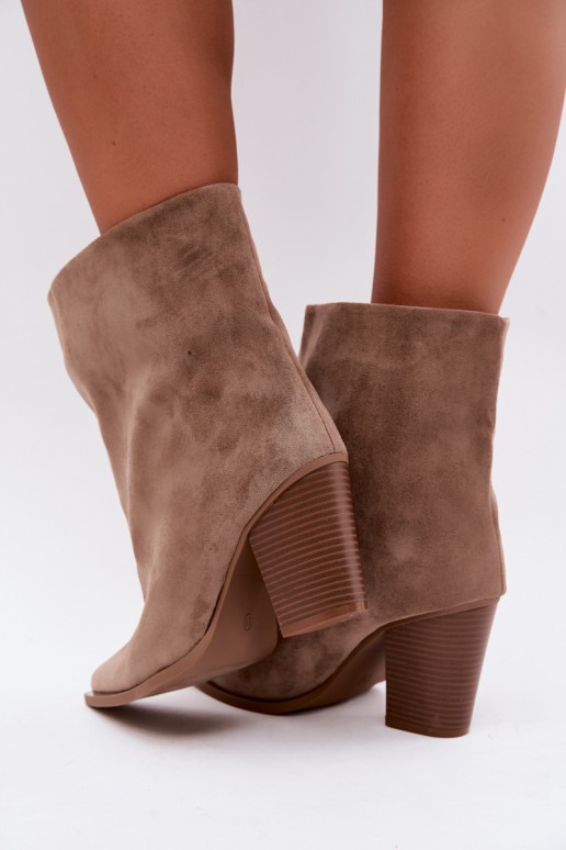 Botines de mujer de punta en color caqui Hileta