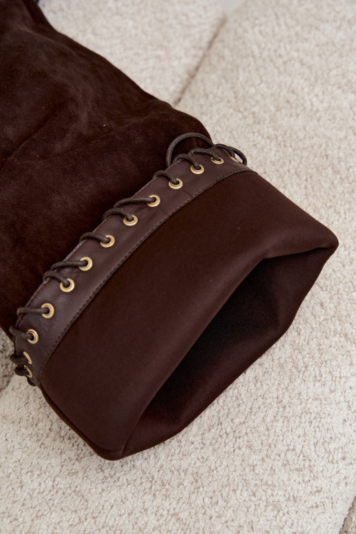 Botas altas con tacón medio de ante sintético con cordones decorativos en color chocolate Juletta