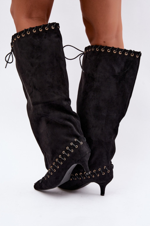 Botas altas con tacón medio de ante sintético con cordones decorativos en color negro Juletta