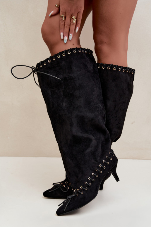 Botas altas con tacón medio de ante sintético con cordones decorativos en color negro Juletta