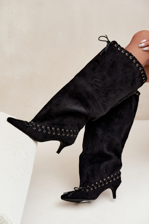 Botas altas con tacón medio de ante sintético con cordones decorativos en color negro Juletta