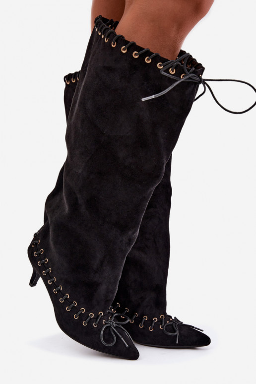 Botas altas con tacón medio de ante sintético con cordones decorativos en color negro Juletta