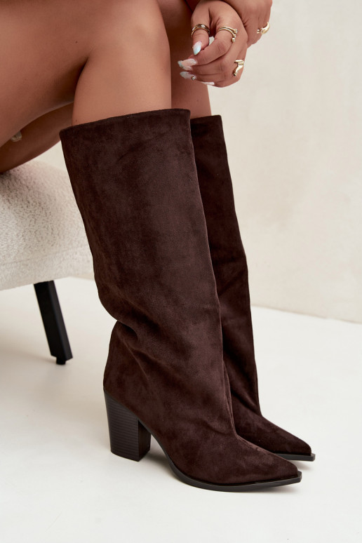 Botas altas de mujer sin cierre con tacón en ante sintético color chocolate Carmina