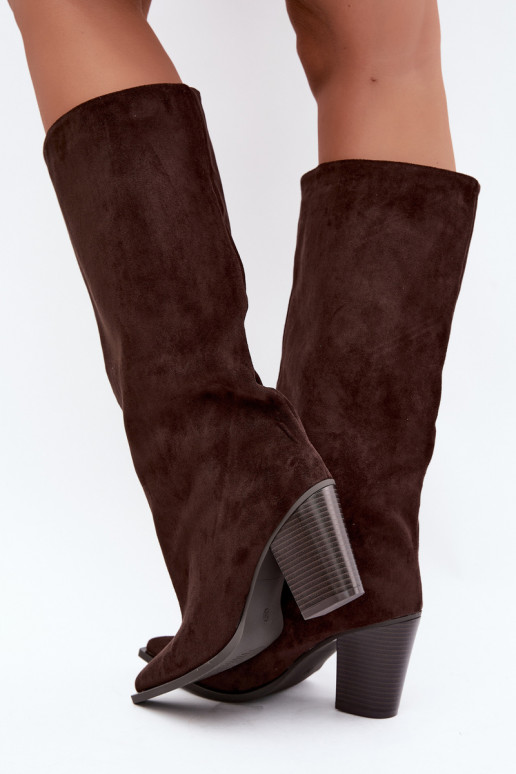 Botas altas de mujer sin cierre con tacón en ante sintético color chocolate Carmina