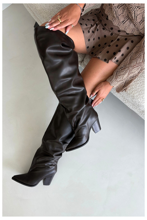 Botas largas de mujer con tacón en estilo slip-on de cuero sintético chocolate Anica