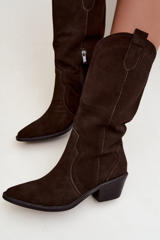 Botas altas de estilo cowboy de ante natural con aislamiento y tacón en color chocolate Radley