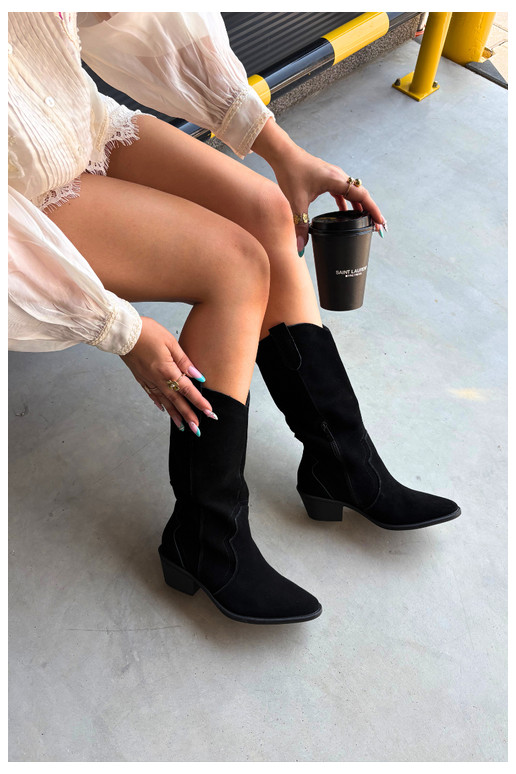 Botas altas de estilo cowboy de ante natural con aislamiento y tacón en color negro Radley