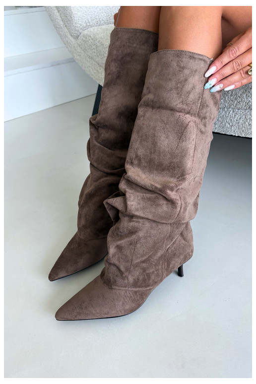 Botas arrugadas caqui hasta la rodilla con tacón kitten de ante LoĮen