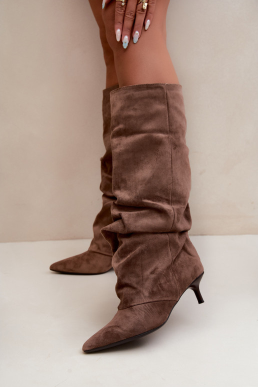 Botas arrugadas caqui hasta la rodilla con tacón kitten de ante LoĮen