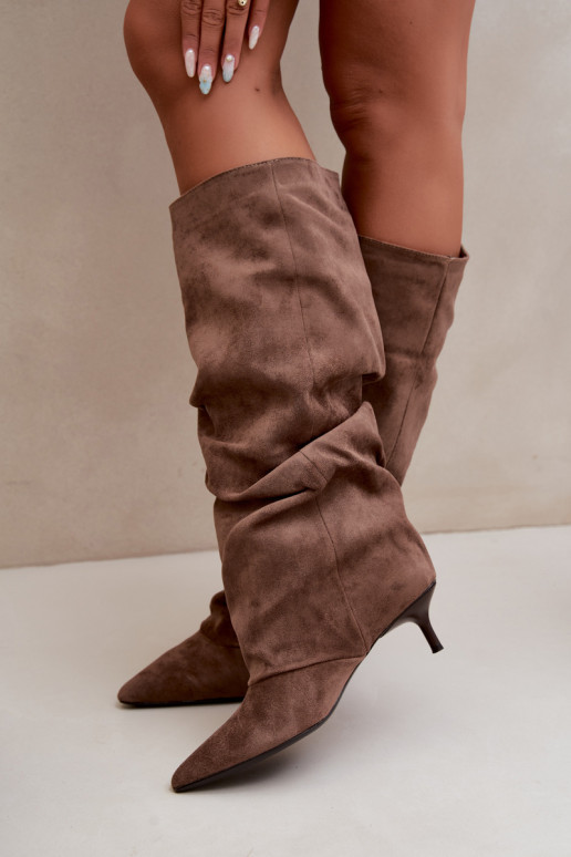 Botas arrugadas caqui hasta la rodilla con tacón kitten de ante LoĮen