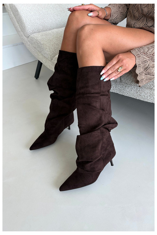 Botas arrugadas de chocolate hasta la rodilla con tacón kitten de ante LoĮen