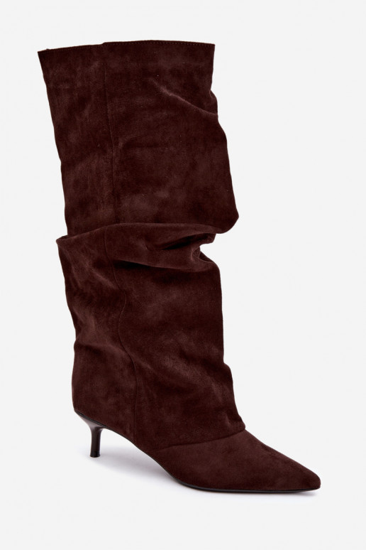 Botas arrugadas de chocolate hasta la rodilla con tacón kitten de ante LoĮen