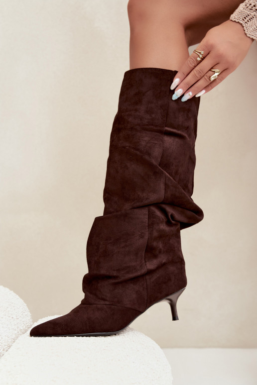 Botas arrugadas de chocolate hasta la rodilla con tacón kitten de ante LoĮen