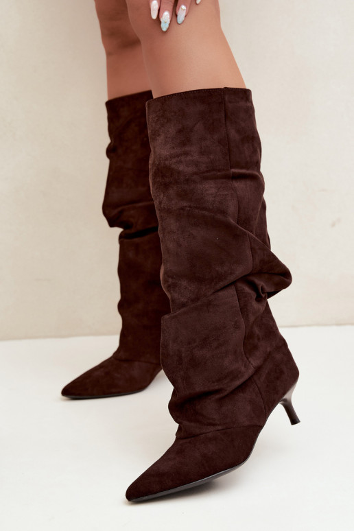 Botas arrugadas de chocolate hasta la rodilla con tacón kitten de ante LoĮen
