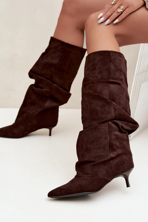 Botas arrugadas de chocolate hasta la rodilla con tacón kitten de ante LoĮen