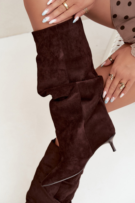 Botas arrugadas de chocolate hasta la rodilla con tacón kitten de ante LoĮen