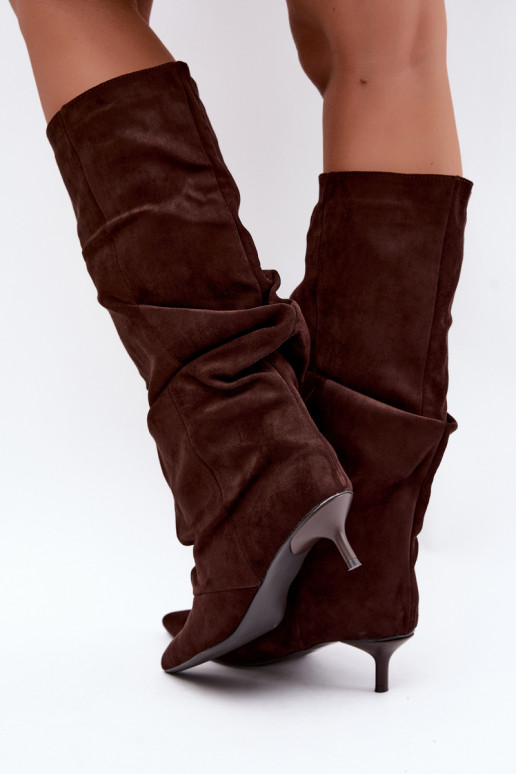 Botas arrugadas de chocolate hasta la rodilla con tacón kitten de ante LoĮen