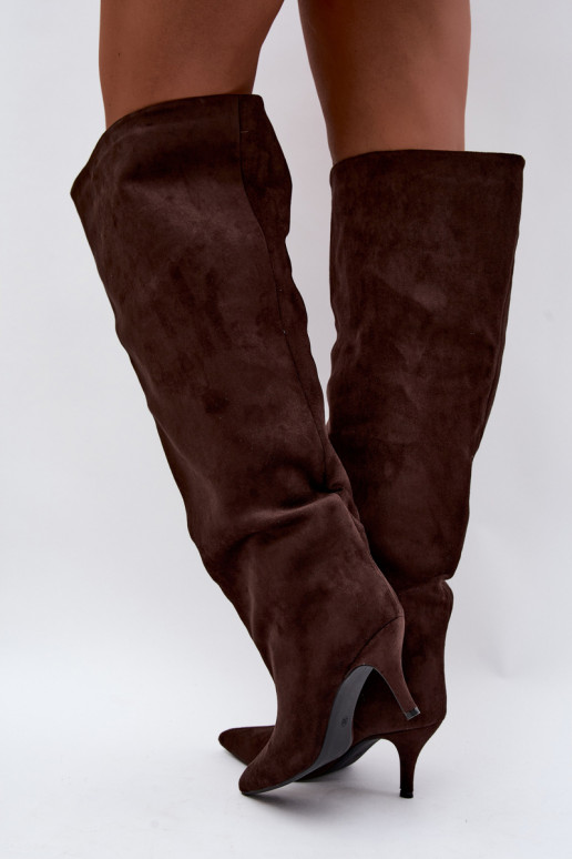 Botas altas para mujer slip-on con tacones finos en color chocolate Corly