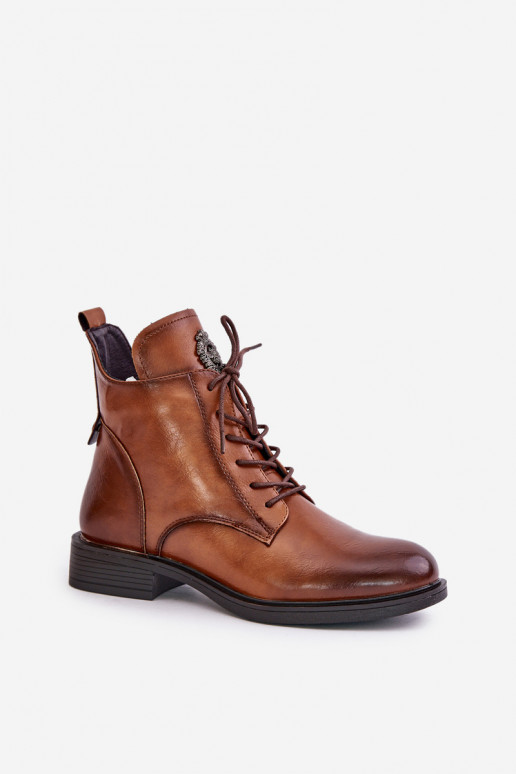 Botines marrones aislados con amplios tacones ornamentados Leonise