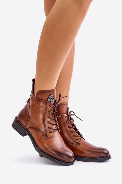 Botines marrones aislados con amplios tacones ornamentados Leonise