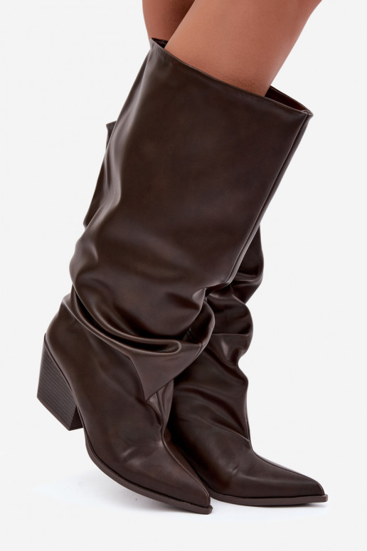 Botas altas color chocolate de slip-on con tacones y punta afilada de cuero sintético Blenia