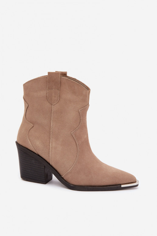 Botas aisladas de ante color caqui de estilo cowboy con tacones Pelsa