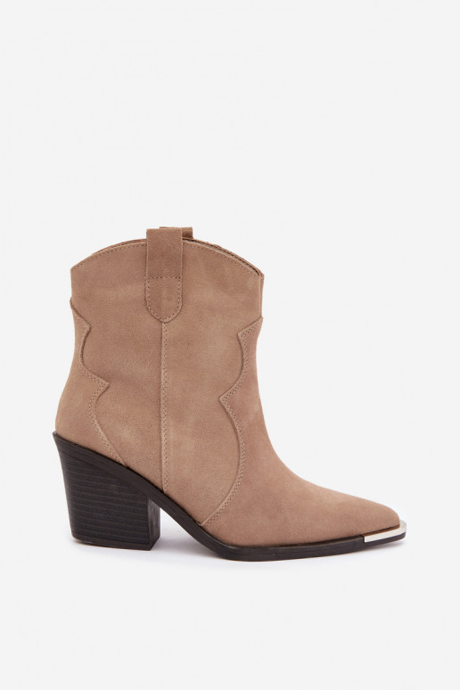 Botas aisladas de ante color caqui de estilo cowboy con tacones Pelsa