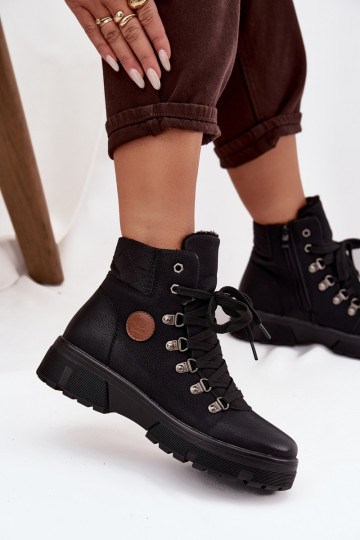 botas de mujer negras aisladas con plataforma Zaraine