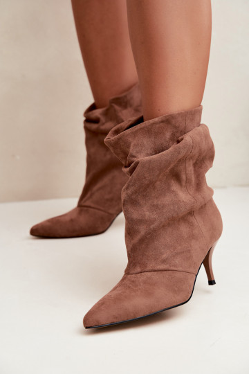 Botines marrones de slip-on con tacones delgados Slouchy Yesenia