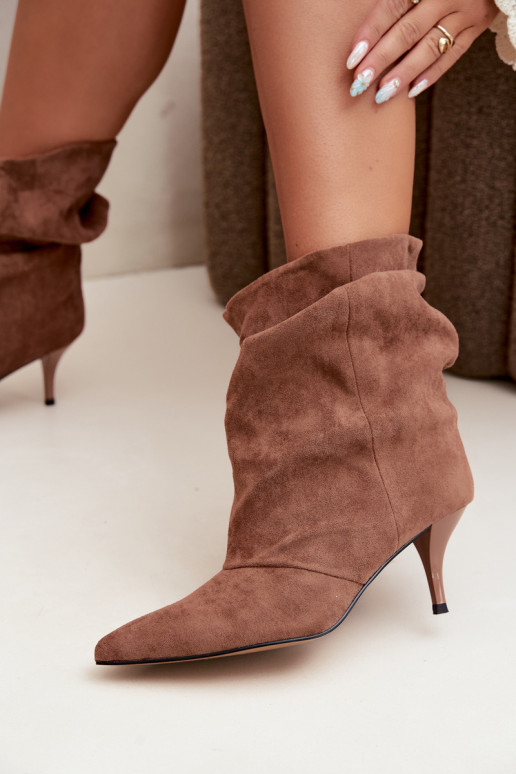 Botines marrones de slip-on con tacones delgados Slouchy Yesenia