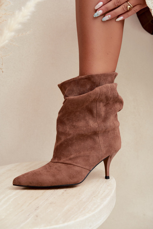 Botines marrones de slip-on con tacones delgados Slouchy Yesenia