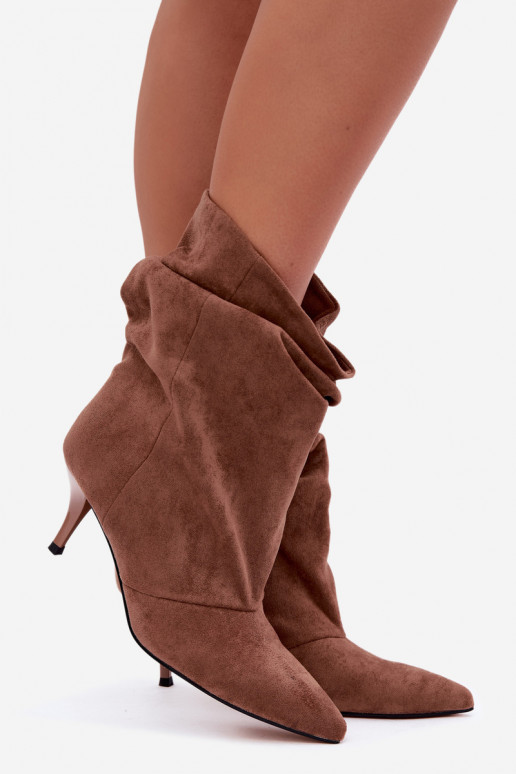 Botines marrones de slip-on con tacones delgados Slouchy Yesenia