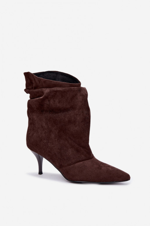 Botines color chocolate de slip-on con tacones delgados Slouchy Yesenia