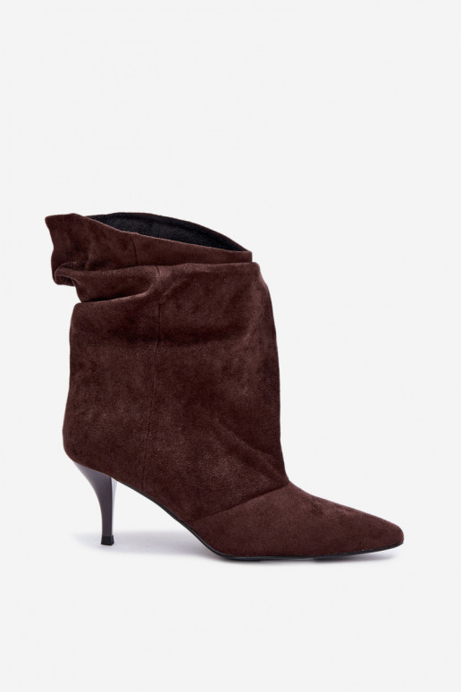 Botines color chocolate de slip-on con tacones delgados Slouchy Yesenia
